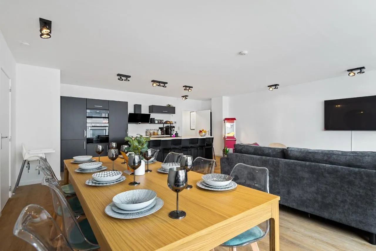 Cozy Antwerp - Cityview Family & Private Rooms Free Parking 0*,